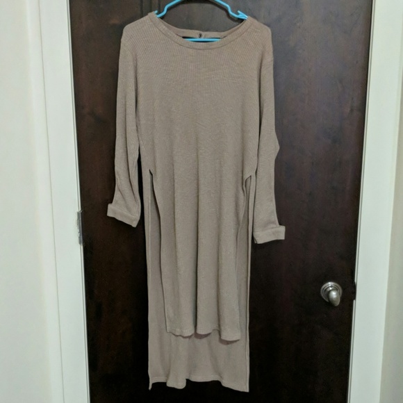 A cool design top with open back - Picture 1 of 4